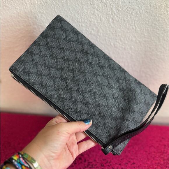 🤍MICHAEL KORS🤍 Classic Black, Grey MK Branded Wristlet, Silver Hardware - Picture 3 of 10